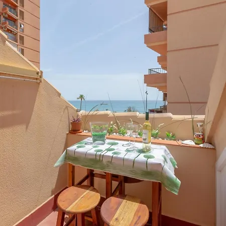 Atico Castillo 아파트